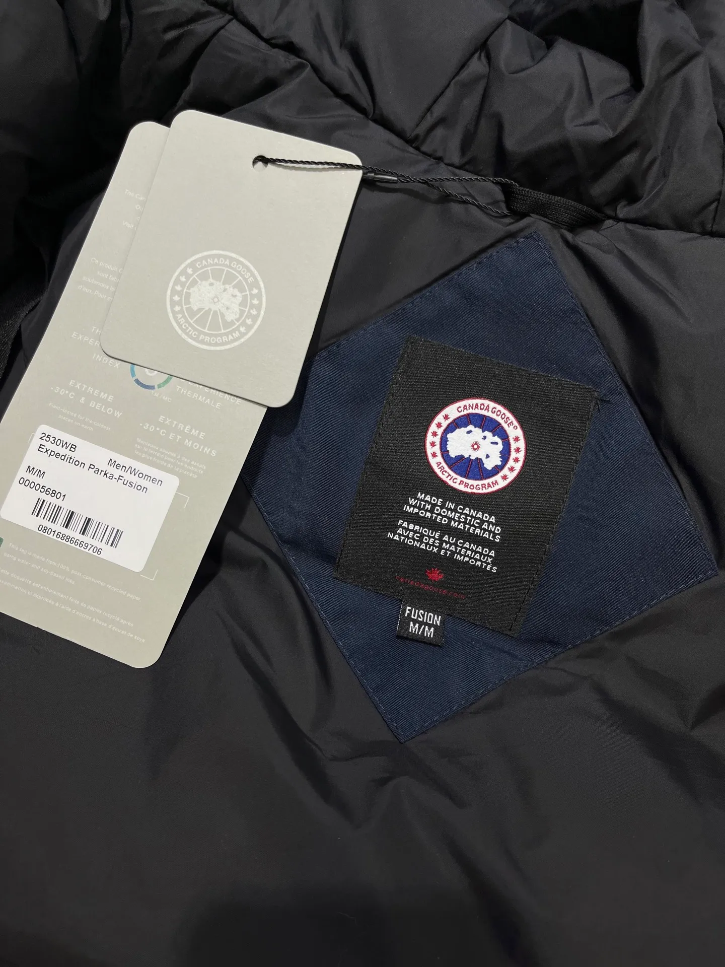 P840 Canada Goose Canada Goose #Expedition03 Parker, a treasure of Canadian origin! Limited supply worldwide! Canada Goose Model 03 is a top-notch couple model. The polar cold-proof outdoor series fur collar detachable hooded parka down jacket is the first Goose in 2024. I hope my friends will like it. Peak quality. I hope everyone can identify it together! The most popular cool items of the Big Goose family in 2024 are online. The same popular product of Yi Yang Qianxi is said to be a joint limited edition Big Goose that cannot be bought in autumn and winter. If you dislike the sameness of the Big Goose in the past, then this model will definitely give you a different experience! This year's most powerful couple's collection for autumn and winter is online, a top-notch luxurious ready-to-wear style, paired with an outdoor warm down jacket with great style and charm! The most standard and classic items of the Daye family in the past two years are equipped with unique reflective stripes for embellishment, which further shows the high-end fashion performance effect. With the embellishment of hardware buckles, it has excellent performance effect. The upper body is clean, simple and elegant, even for urban leisure. It is suitable for various occasions. Designed with large pockets, this model has a large capacity and is equipped with reflective stripes, making it safer at night. It is suitable for various adventure activities. It is made of windproof and waterproof technical materials. The interior is filled with full white duck down, which is absolutely cold-proof and warm. It also has a stand-up collar design and fine fluff at the collar, with meticulous attention to detail! The charm of this model is also more spiritual, and the upper body has more temperament and specifications. It perfectly shows the ultra-high standard of fashionable performance of this model, integrating outdoor and life, and you can even create high-street wear! The most pinnacle limited-edition goose that we have presented so far, both in terms of design and detailed materials, it is completely outstanding. The grand and evergreen version design is matched with cool reflective elements. The overall appearance can be said to be quite high, and it has that kind of powerful outdoor performance! It combines high-end casual attributes with high-street style. It is high-grade, domineering, warm, and beautiful. The visibility of the upper body is quite strong, and the configuration of the owl element is highly brand-recognizable. It fully complements the overall brand performance and visual effects, and also has the high-end sense of fashion and fashionable performance. It is a must-buy product because it is the most awesome down brand on the planet and one of Canada's three national treasure brands. It is also a sentimental down luxury brand. In the field of polar cold-proof clothing, Goose has made an irreplaceable contribution... Size: xs s m l xl